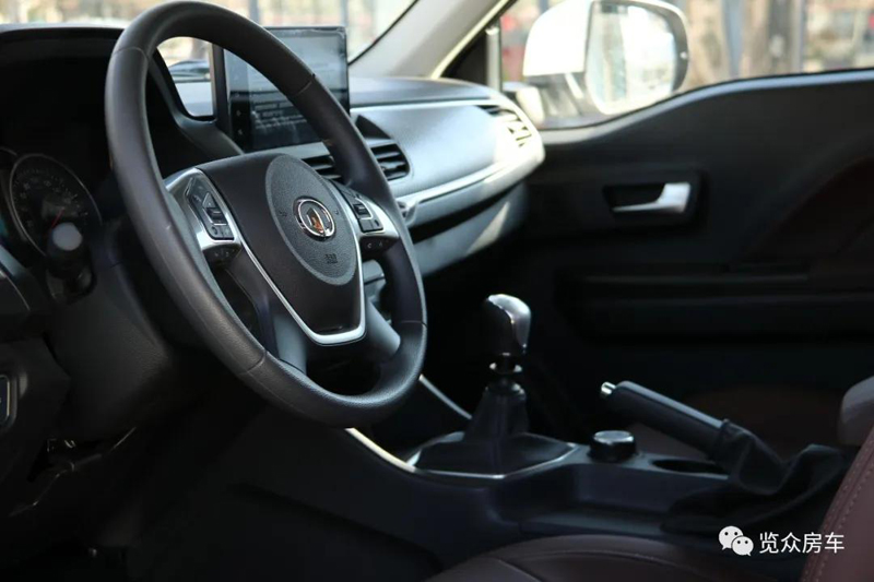 這款房車動力不錯，可以選擇