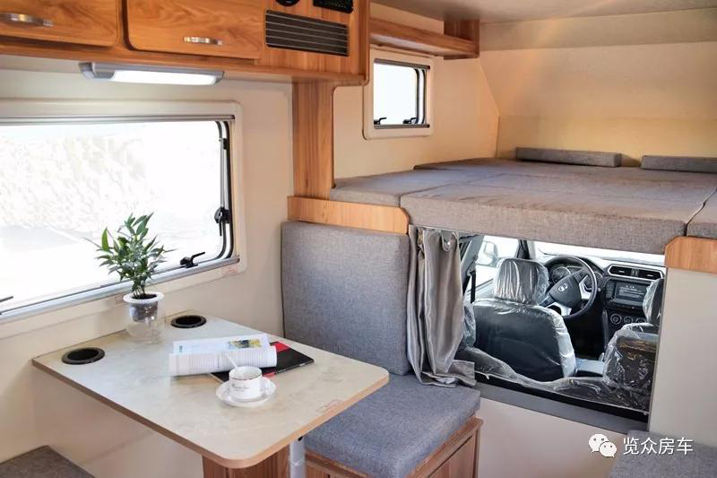 這么大的床，房車上少見，趕緊選