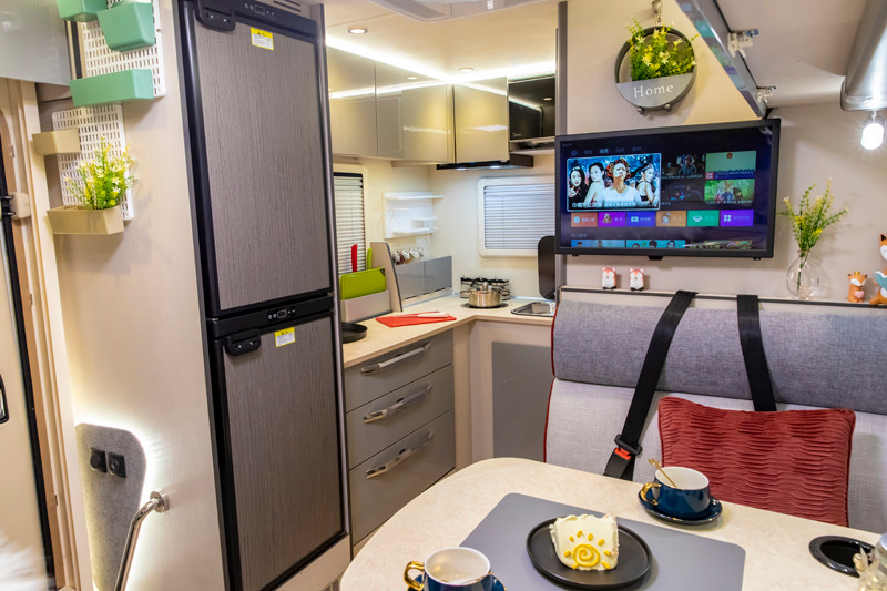 一室一廳大廚房，房車這款很舒適