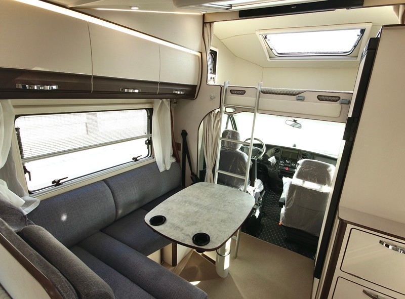 自由炮領(lǐng)銜，引爆成都房車展