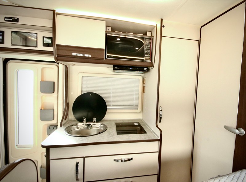 自由炮領(lǐng)銜，引爆成都房車展