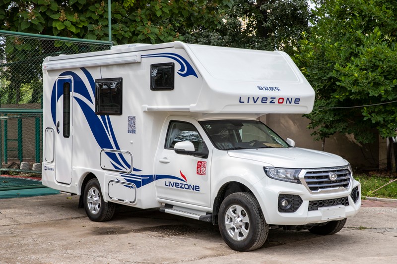 不懼荒野，不怕泥濘，四驅房車更給力