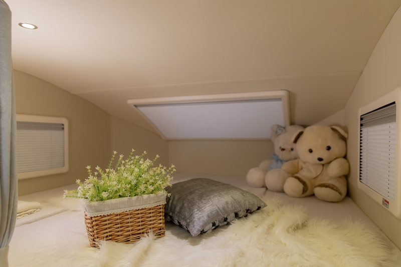 不懼荒野，不怕泥濘，四驅房車更給力