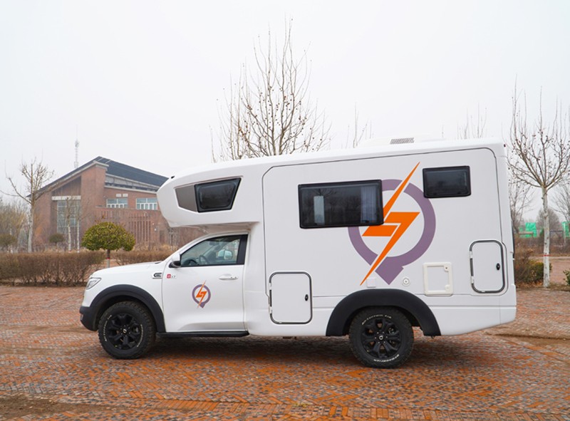 不懼荒野，不怕泥濘，四驅房車更給力