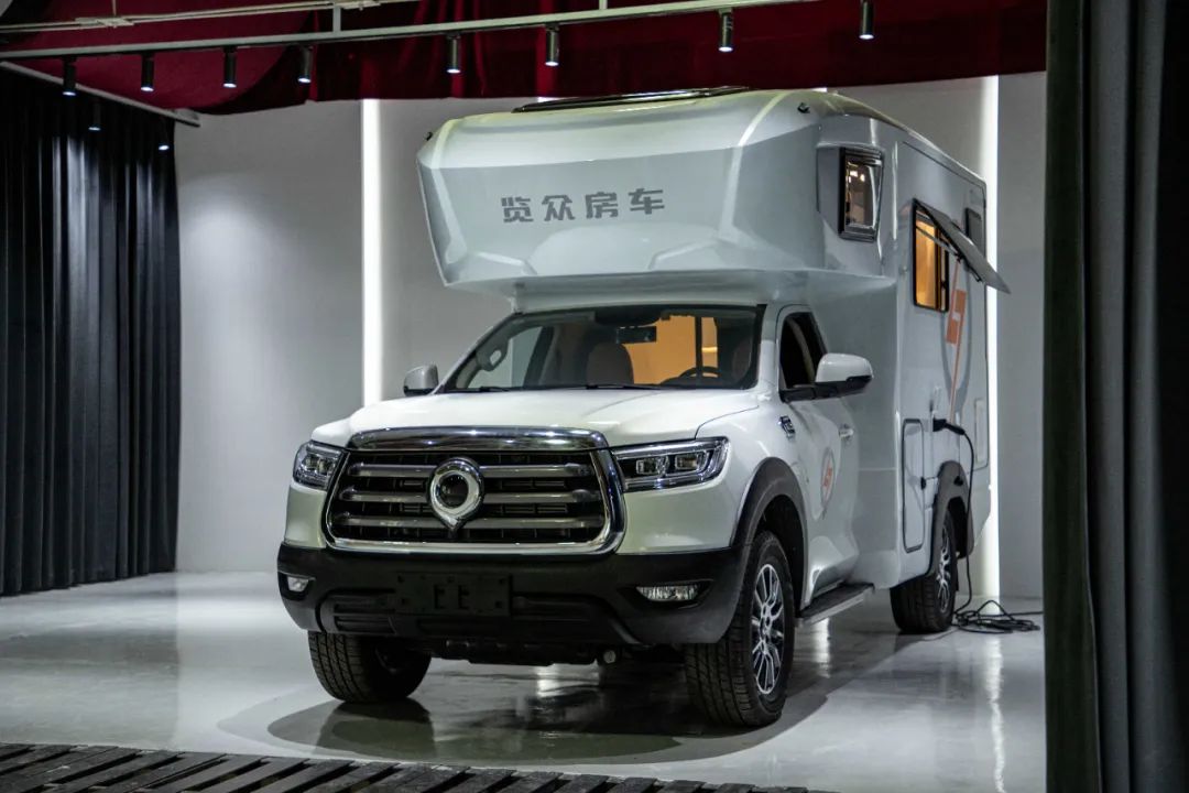 為什么覽眾房車要采用玻璃鋼“三明治”車身結構? 為什么覽眾房車要采用玻璃鋼“三明治”車身結構?