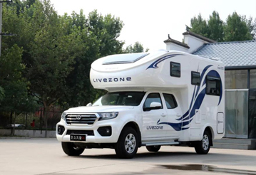 帶老人孩子出行，適合選這款房車(chē)